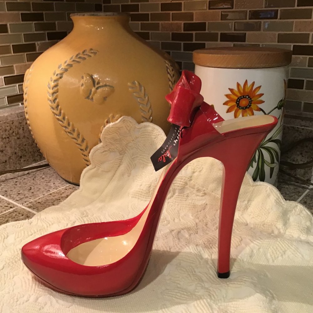 NWT SHOE LALA By Giftcraft Wine Bottle Holder- Red High Heel Shoe